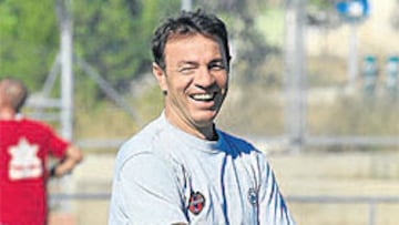 <b>EL VASO, MEDIO LLENO. </b>Abel sonríe durante el entrenamiento de ayer, que estuvo muy animado.