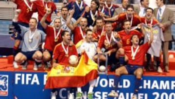 La Selecci&oacute;n espa&ntilde;ola de f&uacute;tbol sala durante la celebraci&oacute;n de su segundo Mundial.