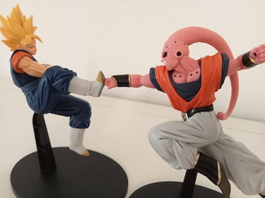 Vegetto va de sobrado contra Super Buu en estas dos vibrantes figuras combinables