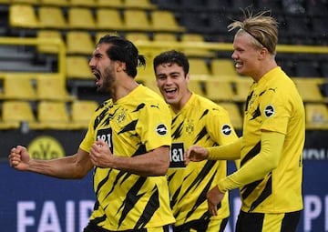 Con su actuación, Gio deleitó a los pocos aficionados presentes en el Signal Iduna Park y también a los miles de seguidores que vieron el duelo desde la TV.