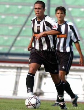 Al año siguiente, el 2000, Julio Gutiérrez arribó a Udinese después de un gran preolímpico. Una temporada alcanzó a estar. Volvió el 2004 pero solo estuvo de paso. Cinco partidos alcanzó a jugar.