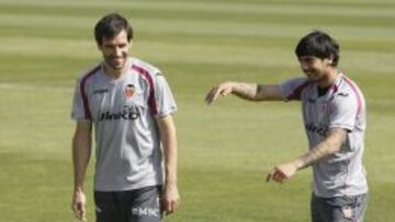 Albelda (izq.), junto a Banega en un entrenamiento.