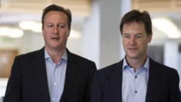 Clegg, junto a Cameron.