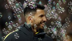 Aguero happy to fight for City place, not itching for move away