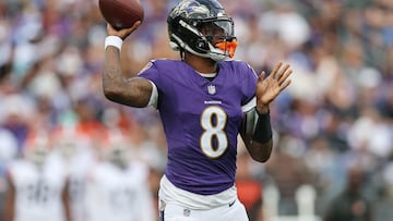 BALTIMORE, MARYLAND - SEPTEMBER 14: Lamar Jackson #8 of the Baltimore Ravens throws a pass during the third quarter against the Cleveland Browns at M&T Bank Stadium on September 14, 2025 in Baltimore, Maryland. Rob Carr/Getty Images/AFP (Photo by Rob Carr / GETTY IMAGES NORTH AMERICA / Getty Images via AFP)