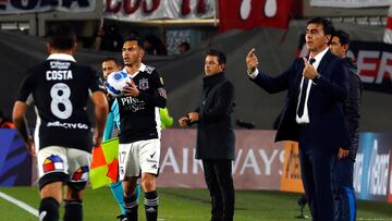 Futbol, River Plate vs Colo Colo.
Copa Libertadores 2022.
El entrenador de Colo Colo Gustavo Quinteros, es fotografiado contra River Plate durante el partido por el grupo F de la Copa Libertadores realizado en el estadio Monumental, Buenos Aires, Argentina.
19/05/2022
Luis Hidalgo/Photosport
Football, River Plate vs Colo Colo.
2022 Copa Libertadores Championship.
Colo Colo’s head coach Gustavo Quinteros, is pictured against River Plate during the match of group F of the Copa Libertadores championship held at the Monumental stadium in Buenos Aires, Argentina.
05/19/2022
Luis Hidalgo/Photosport