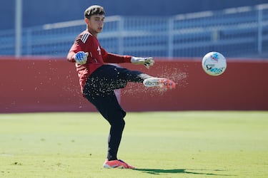 Iker García coge los guantes ante un Las Palmas feliz y con Kirian