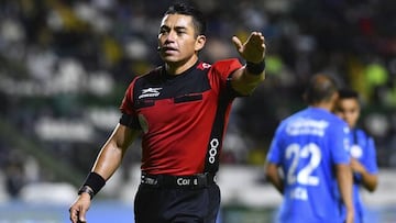 Así es Víctor Cáceres, el árbitro del Honduras-Jamaica en Liga de Naciones de Concacaf