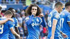 Cucurella, celebrando un gol.