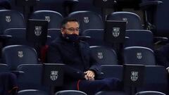 GRAF5316. BARCELONA, 04/10/2020.- El presidente del FC Barcelona Josep Maria Bartomeu en la grada en el partido de la quinta jornada de Liga en Primera Divisi&oacute;n que FC Barcelona y Sevilla FC juegan este domingo en el Camp Nou, en Barcelona. EFE/Alb