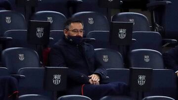 GRAF5316. BARCELONA, 04/10/2020.- El presidente del FC Barcelona Josep Maria Bartomeu en la grada en el partido de la quinta jornada de Liga en Primera División que FC Barcelona y Sevilla FC juegan este domingo en el Camp Nou, en Barcelona. EFE/Alb