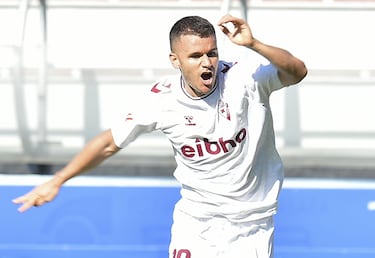 Parece que cada once de la jornada lo ocupan Aketxe y diez jugadores más, pero es que el centrocampista no hace otra cosa que marcarse recitales futbolísticos. Ante el Huesca volvió a ser el timón del Eibar, con dos asistencias de gol.