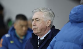 Mbappé y Modric examinan a Ancelotti