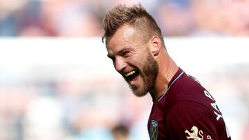 Andriy Yarmolenko celebra su gol ante el Manchester United. 