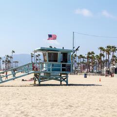Sueldos astronómicos por ser ‘vigilante de la playa’