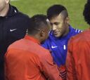 El encuentro entre Zúñiga y Neymar en un abrazo