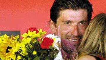 <b>FELIZ.</B> El italiano Gian Matteo Fagnini, del equipo Telekom, fue el más veloz en la recta de meta.