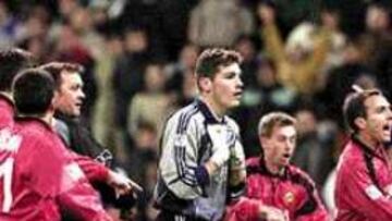 ACCIÓN DECISIVA. Casillas tuvo que zancadillear a Marcelo fuera del área para evitar un gol cantado en el minuto 82 y fue expulsado.