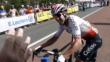 Ion Izagirre sonríe tras conseguir el triunfo en la 12ª etapa del Tour 2023.