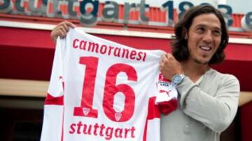 Camoranesi en su presentación con el Stuttgart.