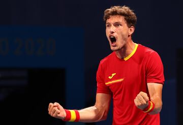 El tenista español Pablo Carreño se aseguró jugar por una medalla en los Juegos Olímpicos de Tokio después de tumbar al número dos del mundo, Daniil Medvedev, por 6-2 y 7-6 (5) en 1h:43.