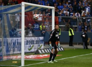 La pelota perfecta de Díaz ya se coló en el arco del portero rival. 