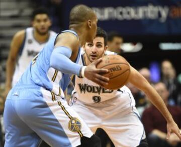 Ricky Rubio ante Randy Foye.