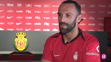 Vedat Muriqi, delantero del RCD Mallorca, durante una entrevista en IB3.