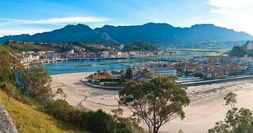 Por supuesto, no podemos irnos de Asturias sin haber hecho el Descenso del Sella y disfrutar de Ribadesella al final de nuestra ruta. Una de las zonas más visitadas del Principado gracias a sus paisajes y su envidiable ubicación. 