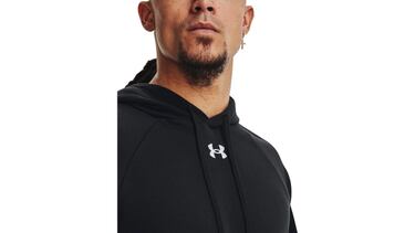 Esta sudadera de Under Armour encanta a los hombres, arrasa en otoño y (por ahora) está a mitad de precio