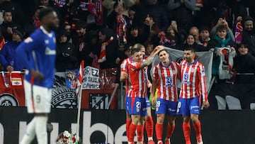 Atletico Madrid's Argentine forward #19 Julian Alvarez (2R) celebrates scoring the opening goal during the Spanish league footbal match between Club Atletico de Madrid and Athletic Club Bilbao at Metropolitano Stadium in Madrid on March 1, 2025. (Photo by OSCAR DEL POZO / AFP)