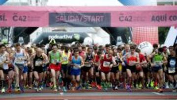 La salida de la Marat&oacute;n de A Coru&ntilde;a, en la que se impuso Manolo Penas.