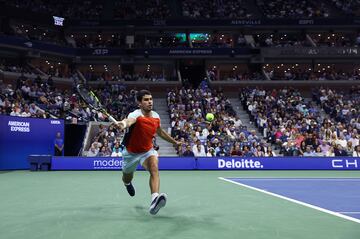 Partido de semifinales del US Open de tenis entre Carlos Alcaraz y Frances Tiafoe.