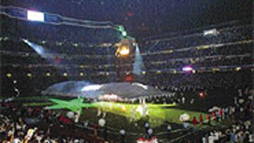 <b>TRADICIÓN</b>. El Santiago Bernabéu rendirá homenaje al equipo, como siempre que obtiene un título.