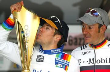 <b> 2004 </b> <br>
Mientras Erik Zabel celebraba por adelantado un triunfo que nunca se produjo, el c芍ntabro se anotaba su primer monumento en el 迆ltimo golpe de ri?車n tras levantar la cartera al alem芍n. Un sprint y una foto para el recuerdo. O*Grady complet車 el podio.