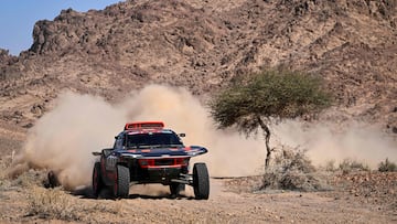 Carlos Sainz gave up four minutes to Sebastian Loeb in the ninth stage, though the tenth was won by neither, with Guerlain Chicherit overtaking them both.