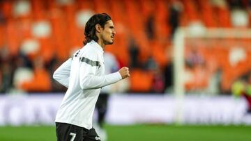 VALENCIA, SPAIN - FEBRUARY 11: Edison Roberto Cavani of Valencia warms up during the spanish league, La Liga Santander, football match played between Valencia CF and Athletic Club Bilbao at Mestalla stadium on February 11, 2023, in Valencia, Spain. (Photo By Ivan Terron/Europa Press via Getty Images)