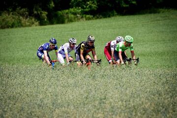 Los escapados del día: Nathan Brown, Nils Politt, Romain Sicard, Romain Hardy y Frederik Backaert.