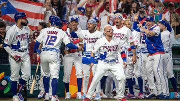 Miami (United States), 11/03/2023.- Players of Puerto Rico celebrate during the game during the 2023 World Baseball Classic match between Nicaragua and Puerto Rico at loanDepot park baseball stadium in Miami, Florida, USA, 11 March 2023. (Estados Unidos) EFE/EPA/CRISTOBAL HERRERA-ULASHKEVICH

