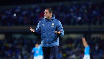 Andre Soares Jardine head coach of America during the Quarter Finals second leg match between Cruz Azul and America as part of the CONCACAF Champions Cup 2025, at Olimpico Universitario Stadium on April 08, 2025 in Mexico City, Mexico.