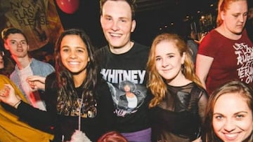 ¿Tiene esta chica el brazo más largo de la historia? Ojalá, pero no