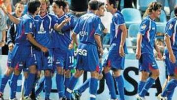 <b>ALEGRÍA. </b>Los jugadores del Getafe celebran el triunfo del pasado sábado ante el Real Madrid.