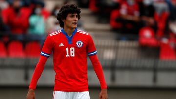 Futbol, Chile vs Paraguay, sub 20.
Cuadrangular amistoso Raul Coloma Rivas 2021.
El jugador de la seleccion chilena sub 20 Sebastien Pineau es fotografiado durante el partido del cuadrangular amistoso Copa Raul Coloma Rivas contra Paraguay disputado en el estadio Nicolas Chuahuan de La Calera, Chile.
10/12/2021
Andres Pina/Photosport

Football, Chile vs Paraguay.
U-20 friendly Championship Raul Coloma Rivas 2021.
Chile player Sebastien Pineau is pictured during the friendly match against Paraguay held at the Nicolas Chahuan stadium in La Calera, Chile.
10/12/2021
Andres Pina/Photosport