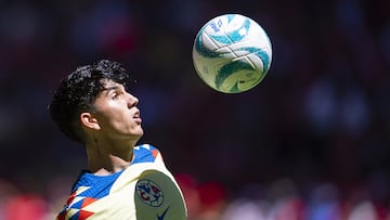 Kevin Álvarez durante un partido con el América.
