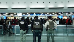 Agentes del ICE son vistos en el areopuerto de Nueva York