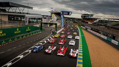 Los 62 coches de Le Mans forman en La Sarthe.