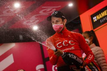 Josef Cerny celebra la victoria de la etapa de hoy.