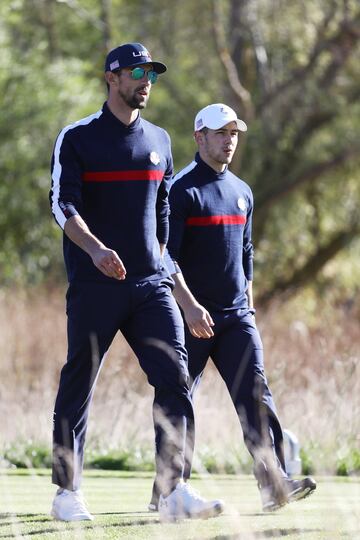 Michael Phelps y Nick Jonas.