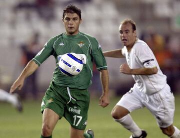 La estrella del Betis en 2006, internacional absoluto, vio que su etapa en el Betis había concluido y pidió al club hispalense que aceptara la oferta del Valencia.