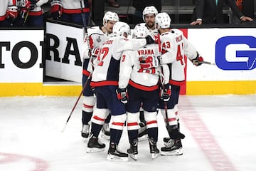 La pelea entre Knights y Capitals en la Stanley Cup de la NHL